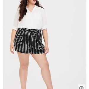Torrid Size 20 Tie Front Shorts
